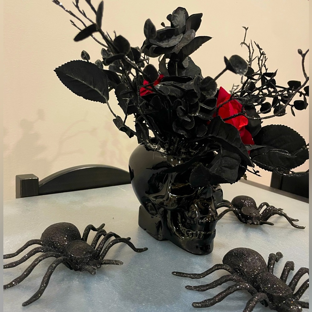 Skull Table Decor - Picture 2 of 6